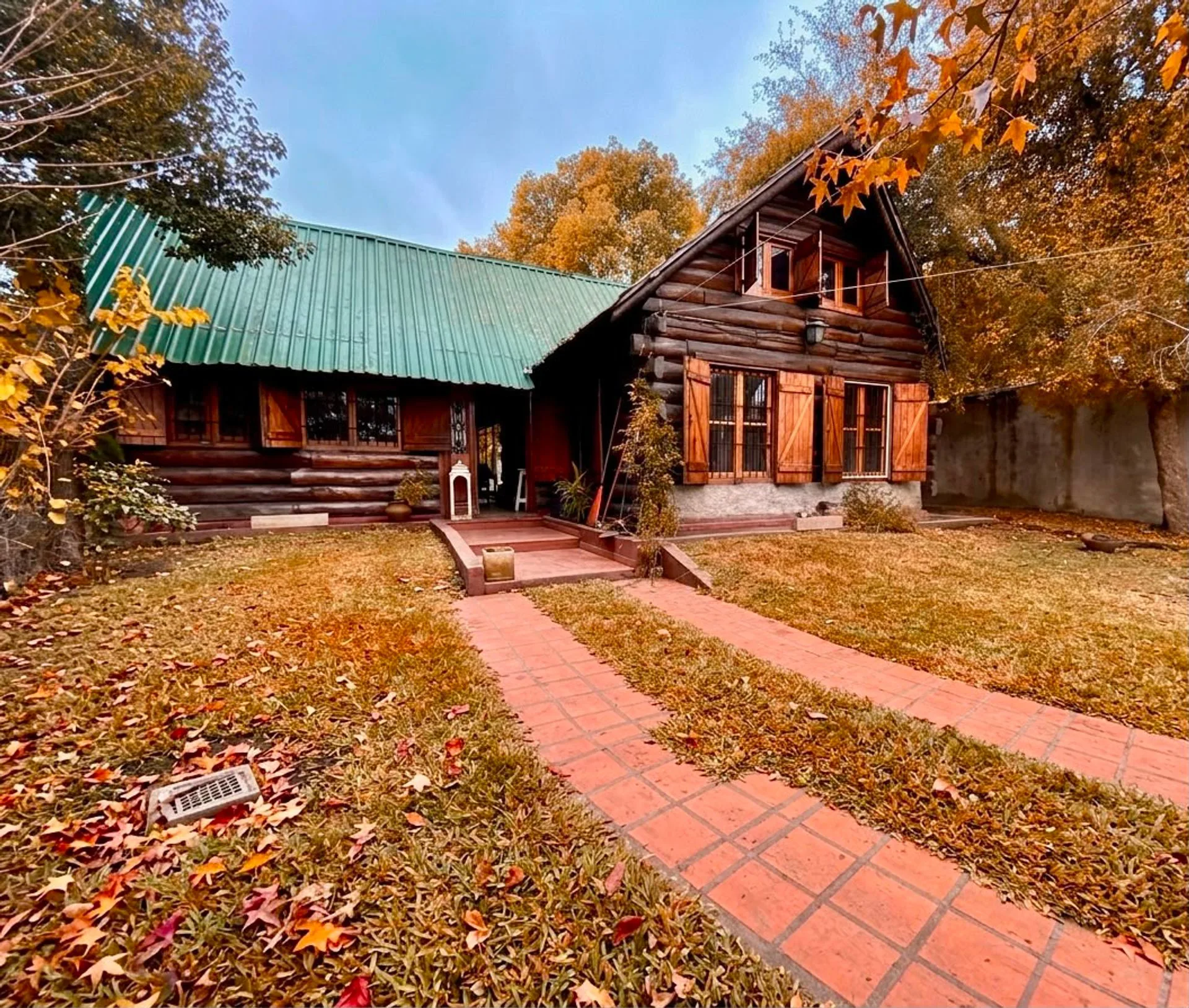 VENTA DE ENORME PROPIEDAD TIPO CABAÑA EN LAFERRERE foto 2