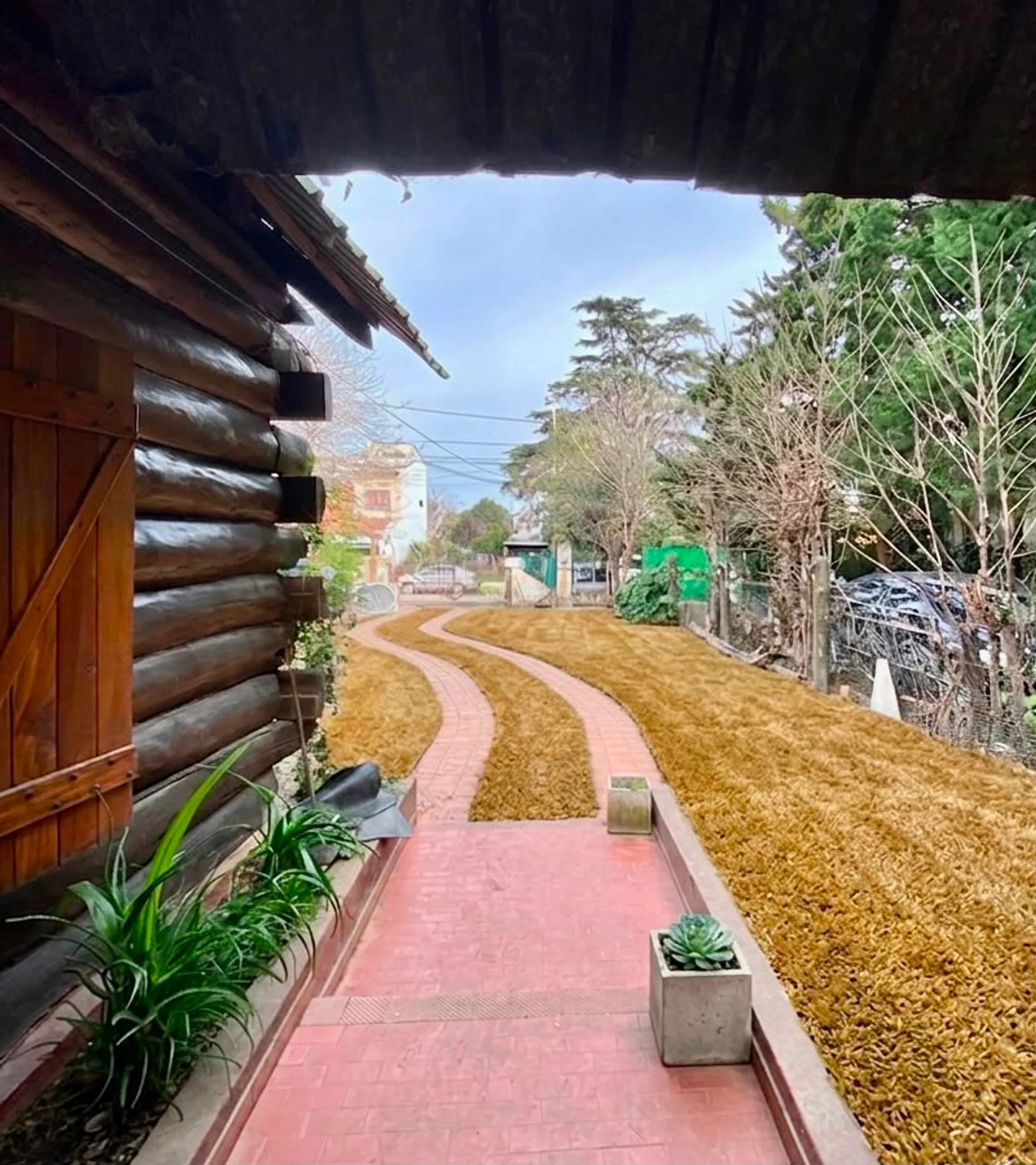 VENTA DE ENORME PROPIEDAD TIPO CABAÑA EN LAFERRERE foto 3