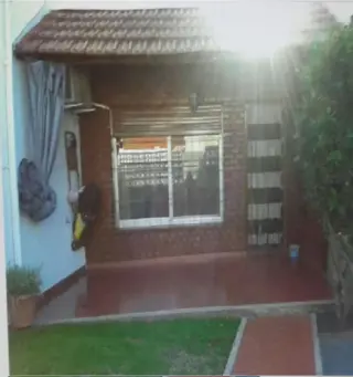 LANUS: CASA EN PH, POSEE JARDIN ,PATIO, TERRAZA Y 2 DORMITORIOS foto 1