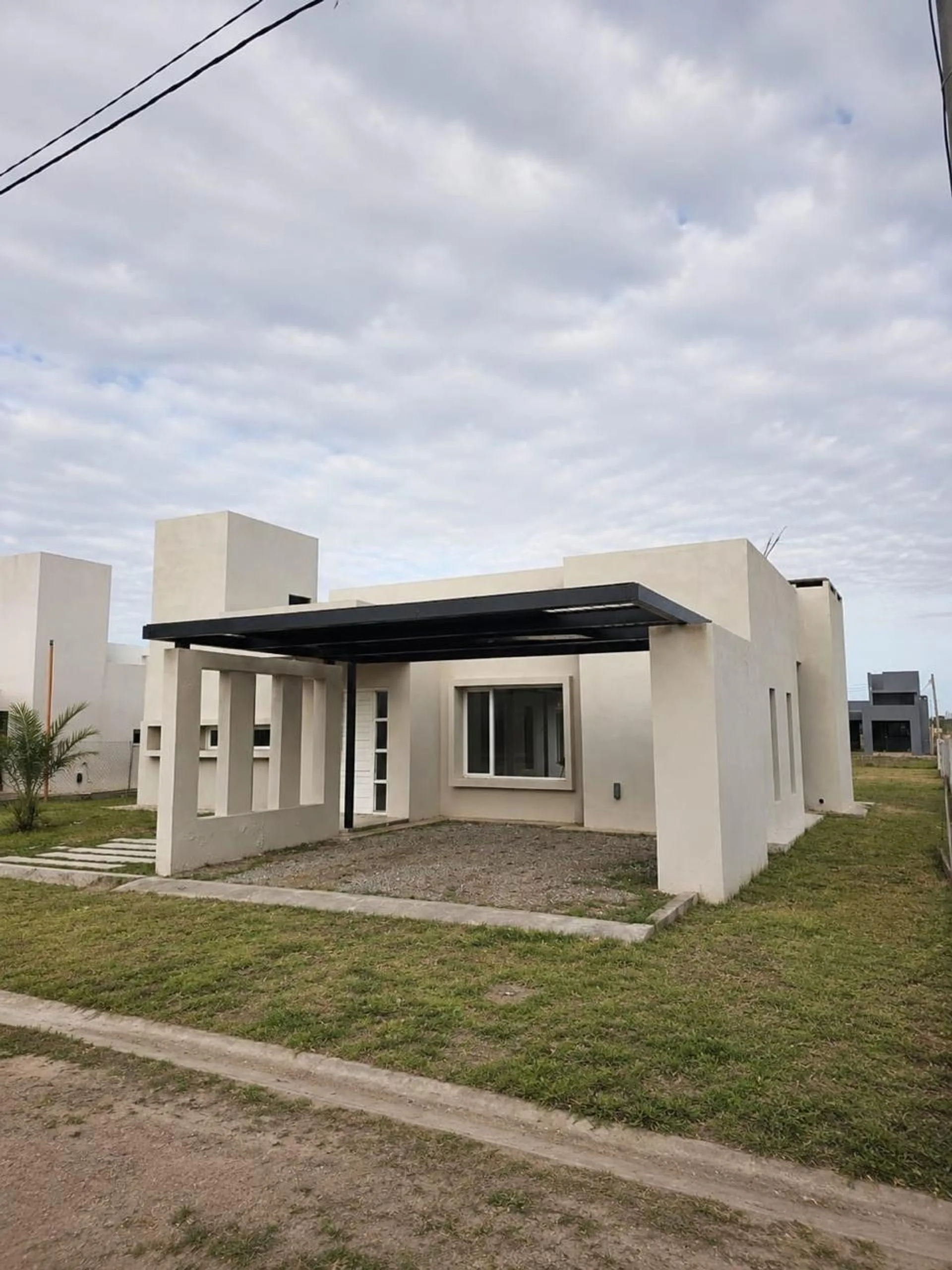 HERMOSA CASA A ESTRENAR EN B° PRIV JARDIN DEL SOL foto 4