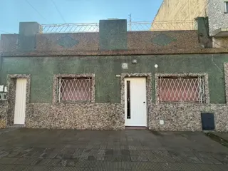 A498 Alquiler V. Luzuriaga Casa 3 Amb. sobre Miguel Cane al 1900 foto 5