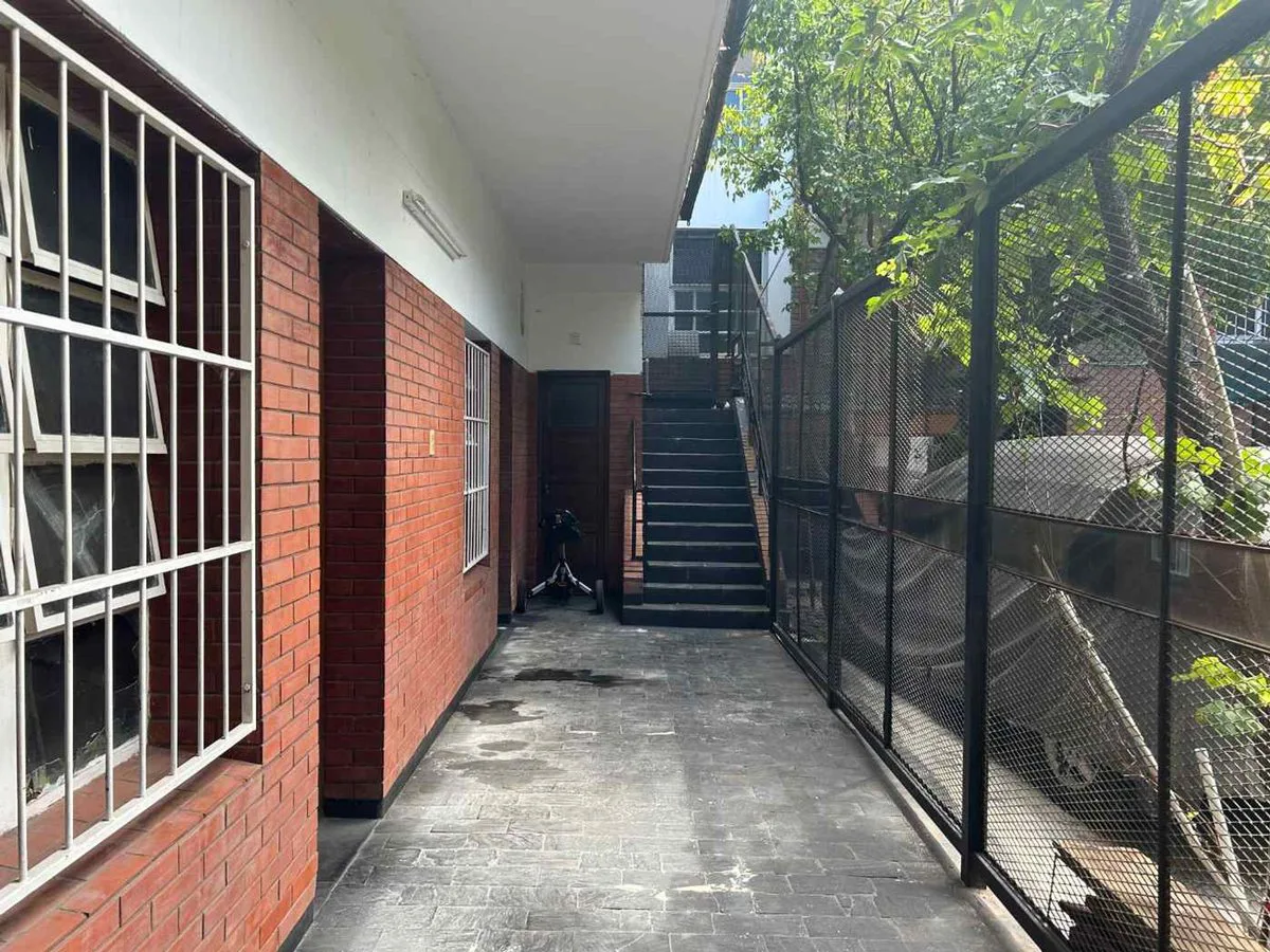 VENTA de CASA con DEPOSITO en Parque Chacabuco foto 5