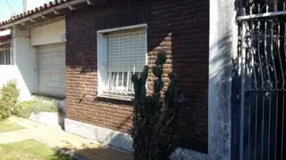 Casa tipo chalet de 4 ambientes a una cuadra de Gaspar Campos foto 4