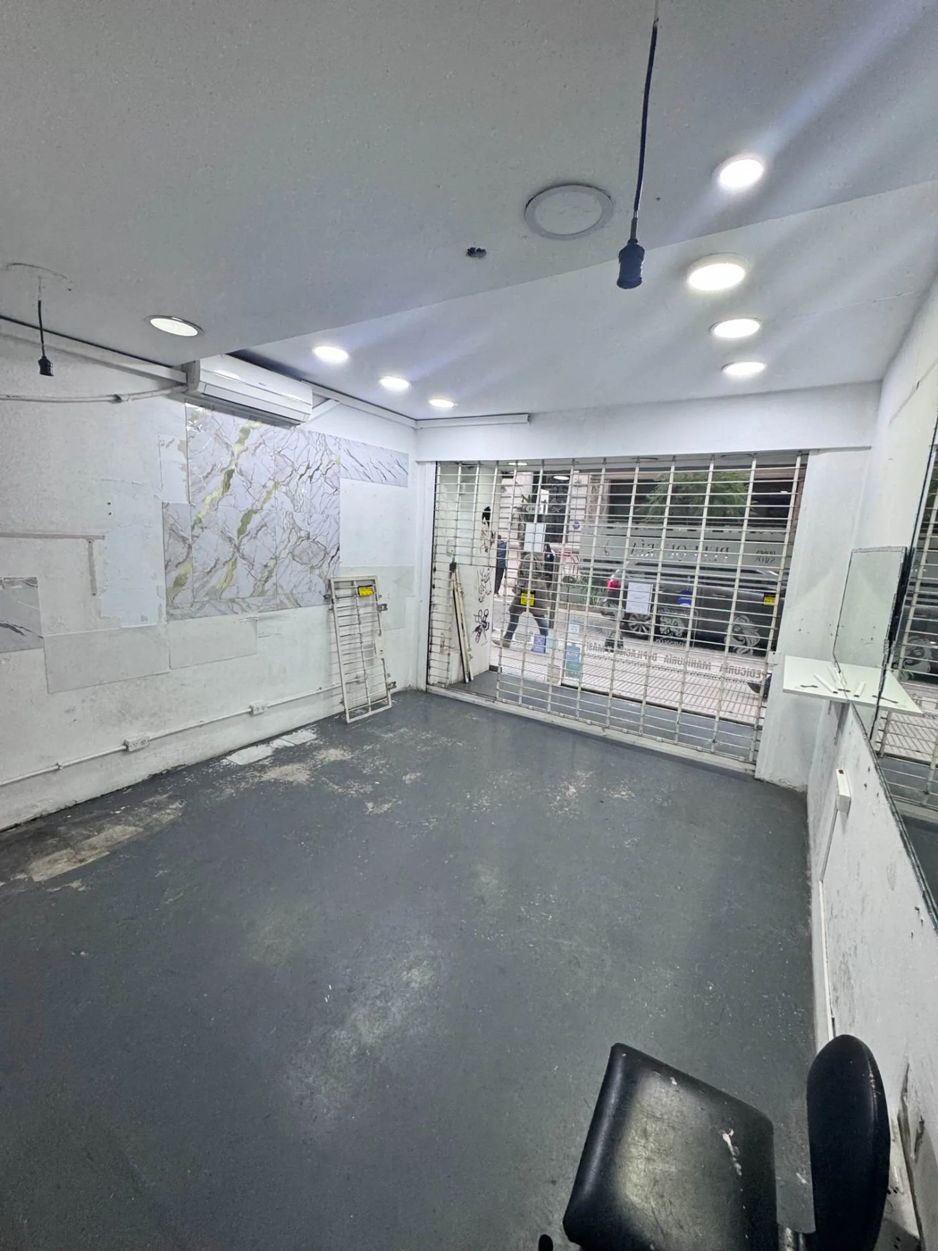 ALQUILER LOCAL COMERCIAL EN MICROCENTRO foto 3