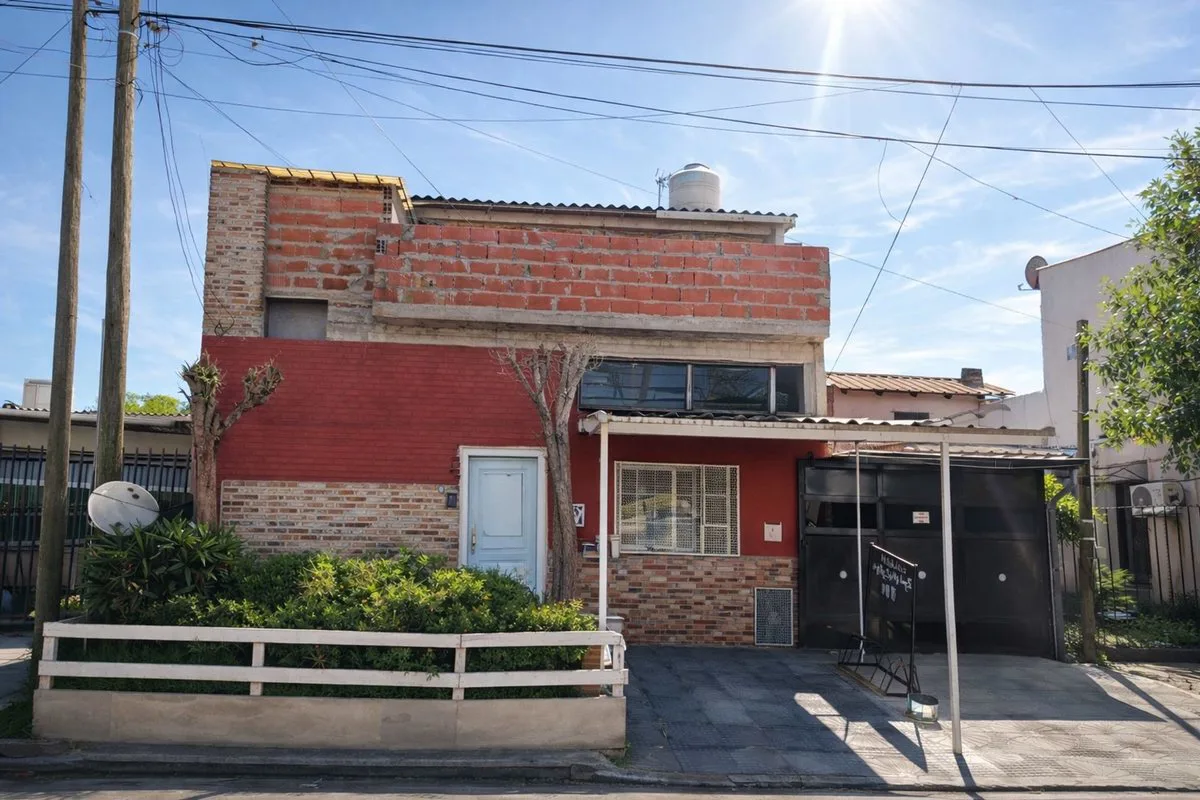 VENTA CASA Y DEPARTAMENTO MANUEL ALBERTI PILAR foto 2