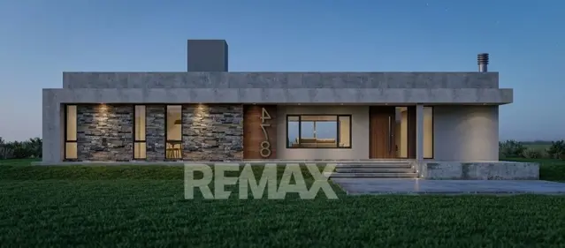 CASA EN VENTA CON FONDO DE CANCHA