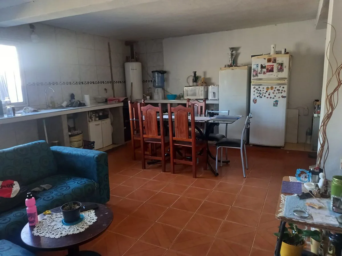 Casa 2 dormitorios  en venta en Los Hornos  jardín foto 3