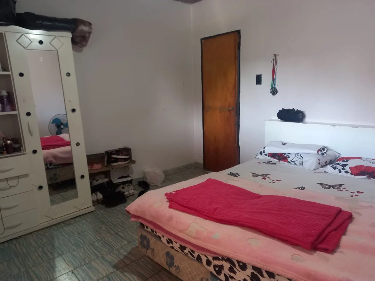 Casa 2 dormitorios  en venta en Los Hornos  jardín foto 5