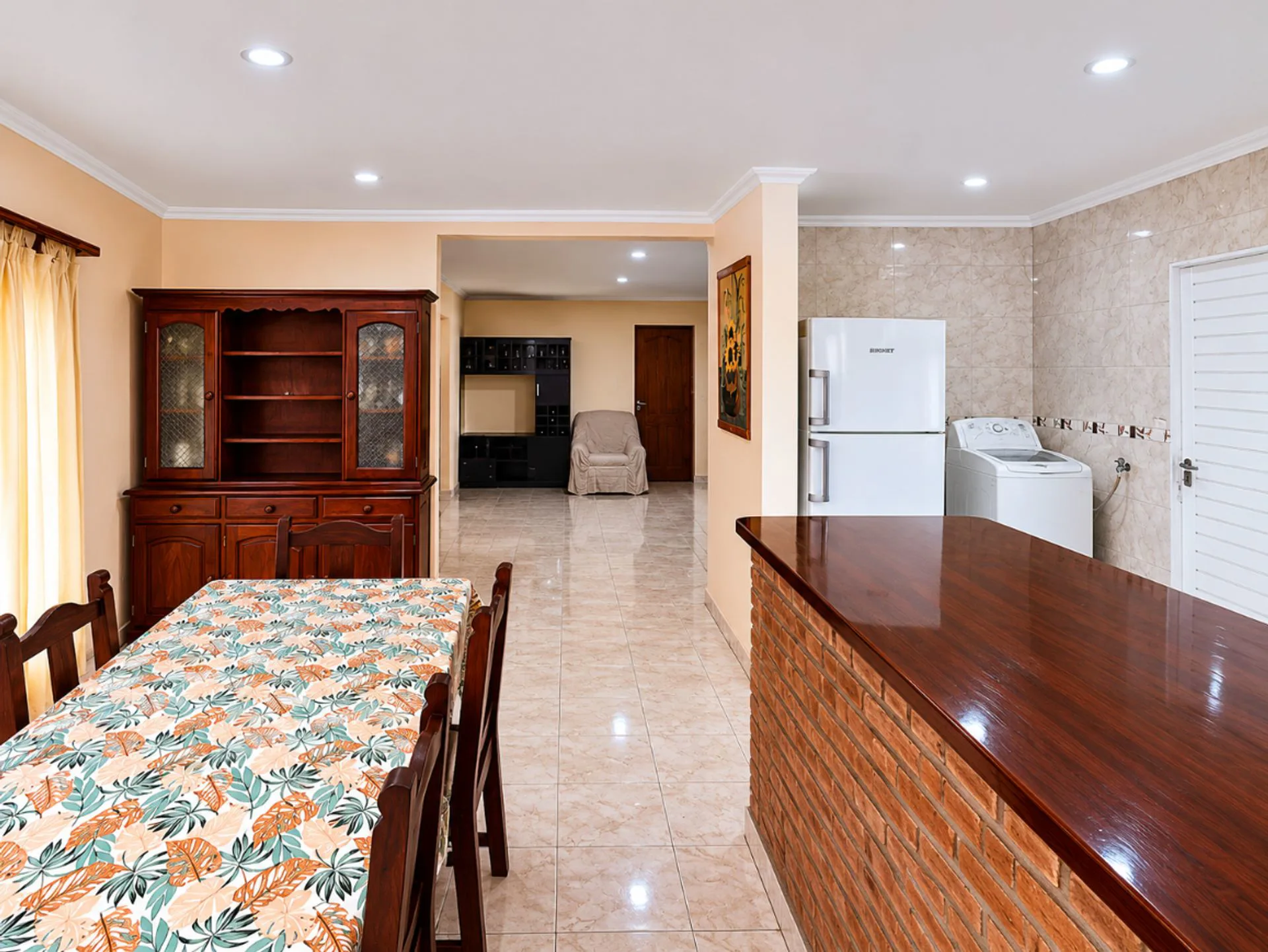 Moderna Casa 4 Amb con Quincho y Gran Parque foto 3