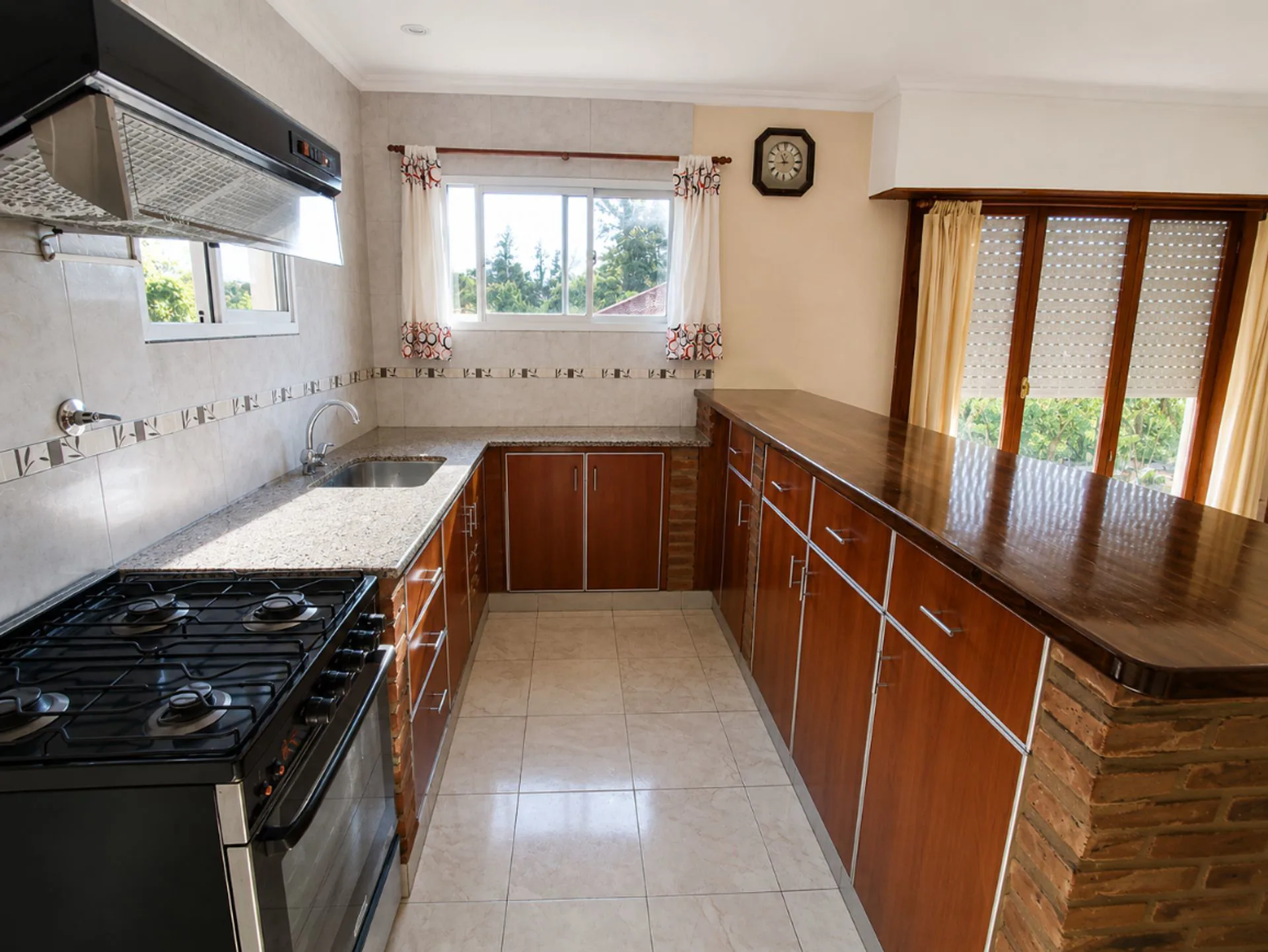 Moderna Casa 4 Amb con Quincho y Gran Parque foto 4