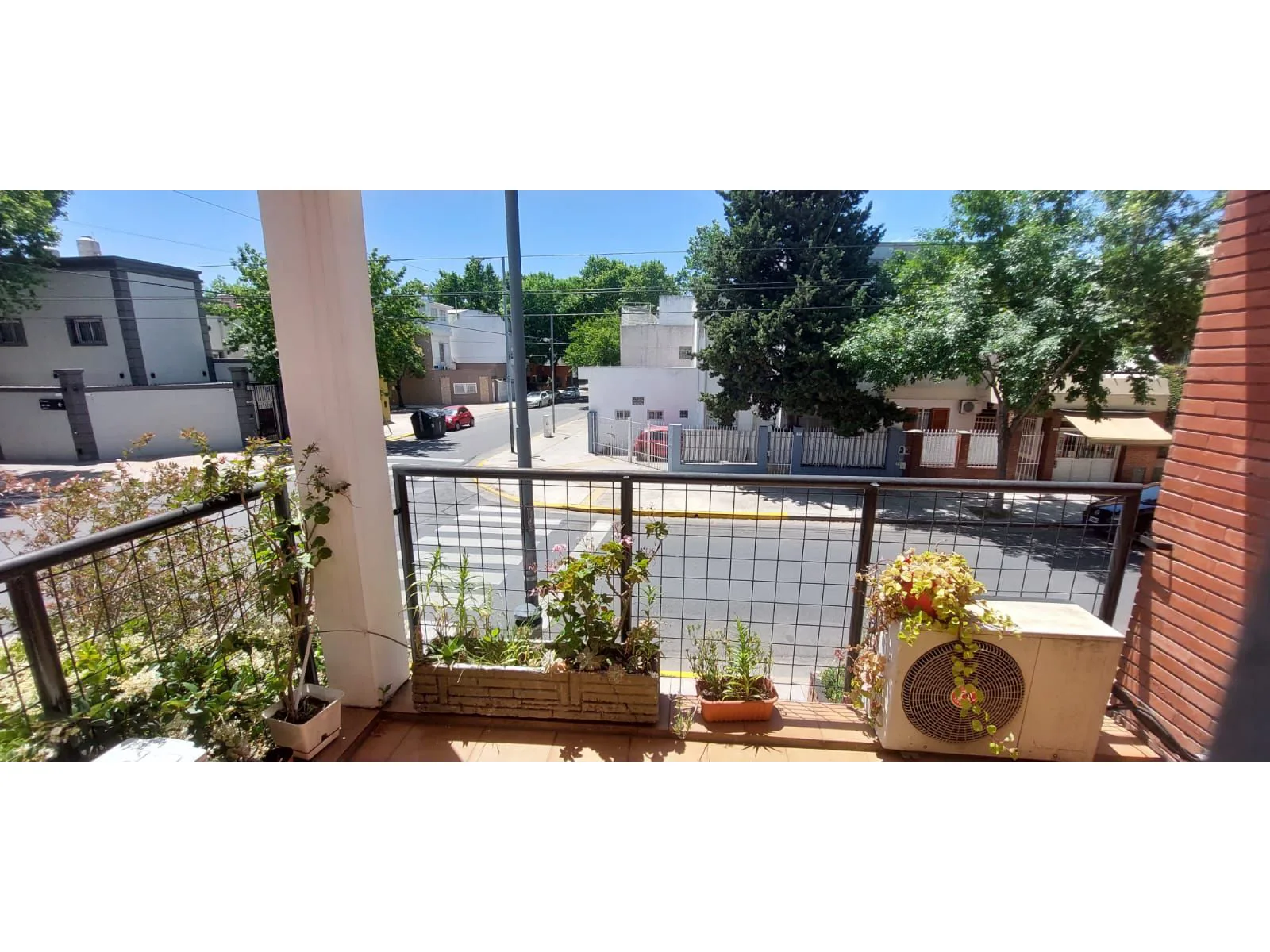 Venta - Liniers - Casa en esquina con terraza y parrilla- APTO CREDITO HIPOTECARIO foto 4