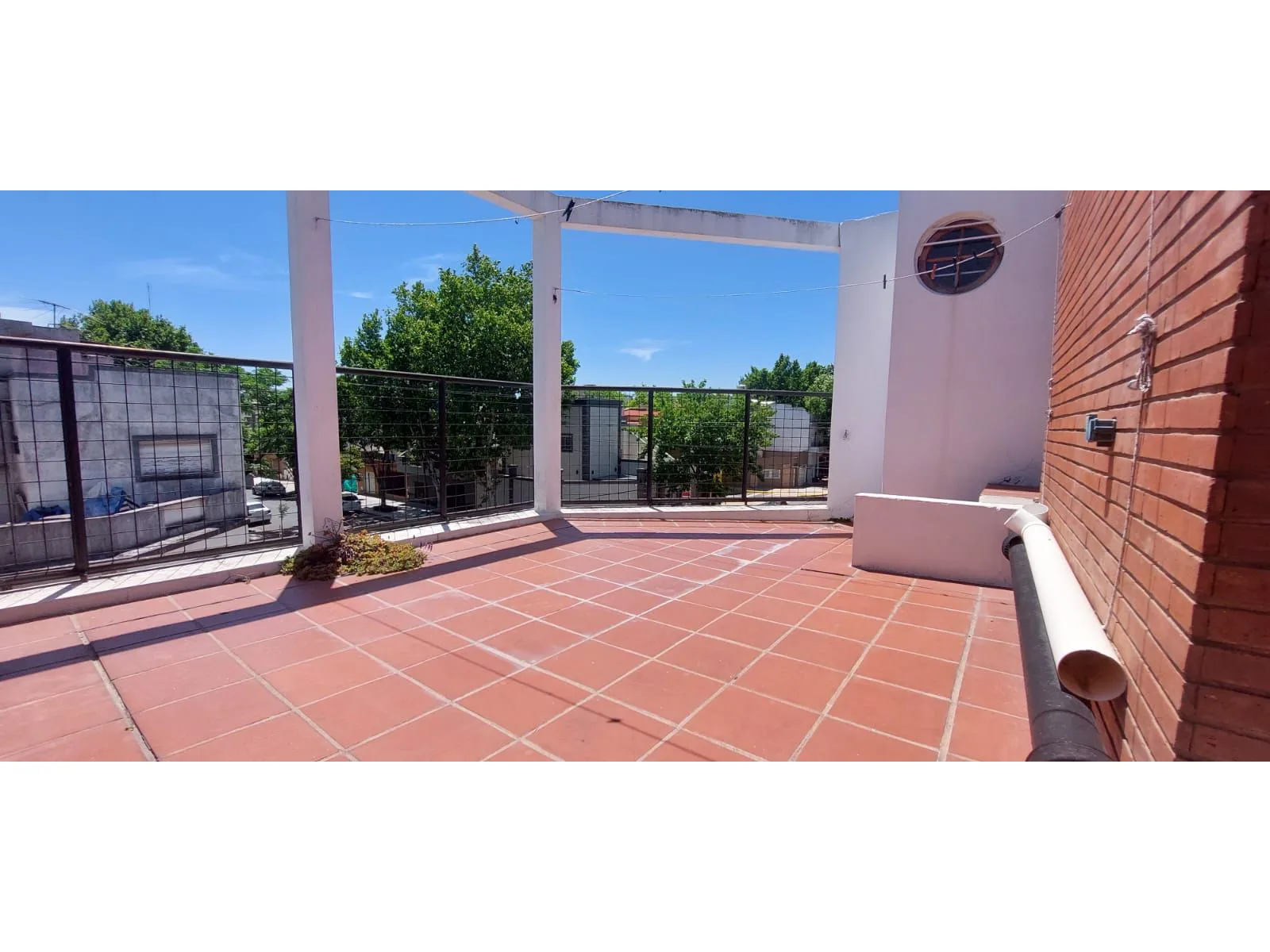 Venta - Liniers - Casa en esquina con terraza y parrilla- APTO CREDITO HIPOTECARIO foto 5