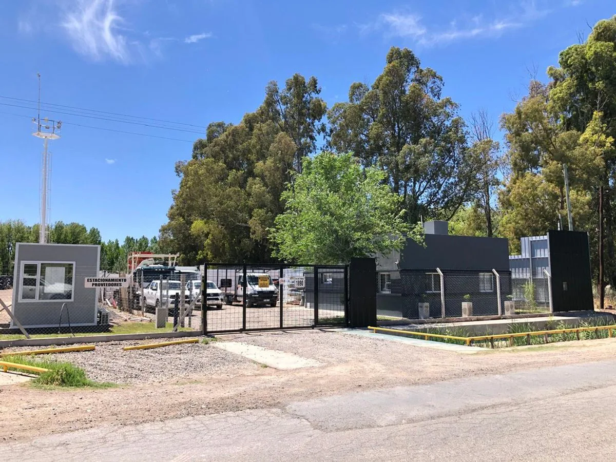VENTA DE BASE INDUSTRIAL, PLOTTIER
