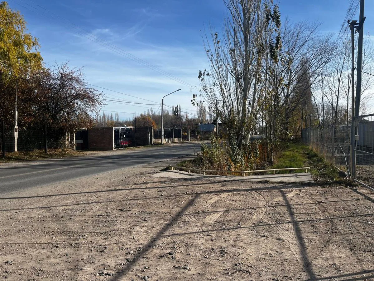 VENTA DE BASE INDUSTRIAL, PLOTTIER foto 2