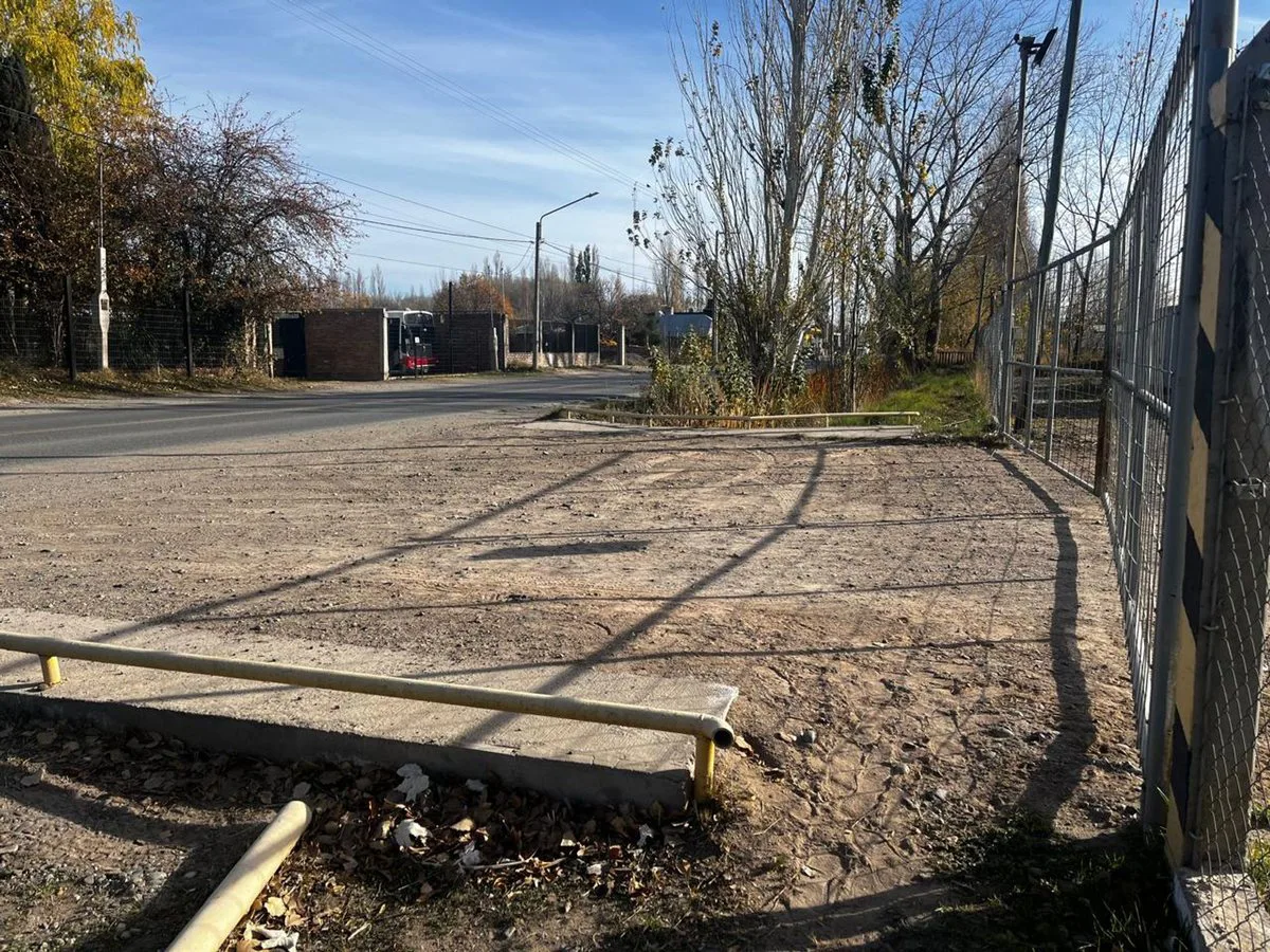 VENTA DE BASE INDUSTRIAL, PLOTTIER foto 3