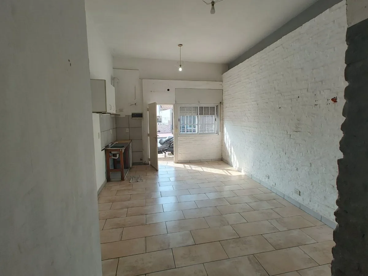 VENTA PH MONOAMBIENTE MORON, APTO CREDITO! foto 4