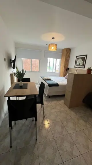 EXCELENTE DEPARTAMENTO EN EDIFICIO BARILOCHE NORTE -IDEALINVERSIONISTAS-APTO PROFESIONAL - USO TURISTICO - UBICADO A 300MTSDEL LAGO NAHUELHUAPIY 250 M foto 1