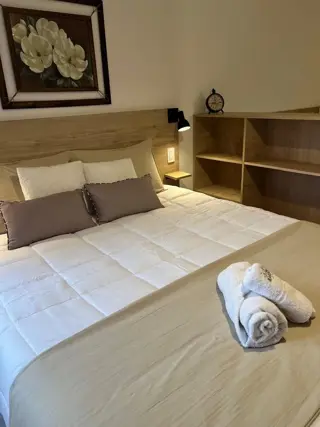 EXCELENTE DEPARTAMENTO EN EDIFICIO BARILOCHE NORTE -IDEALINVERSIONISTAS-APTO PROFESIONAL - USO TURISTICO - UBICADO A 300MTSDEL LAGO NAHUELHUAPIY 250 M foto 3