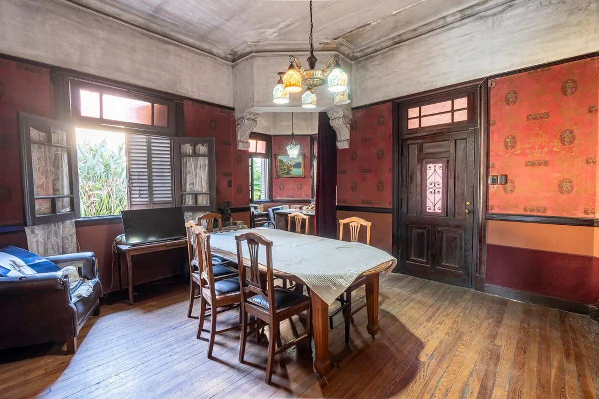 Casa de estilo clásico. Con amplio lote con parque foto 3