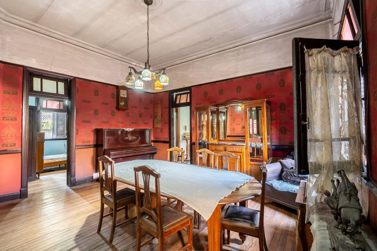 Casa de estilo clásico. Con amplio lote con parque foto 4