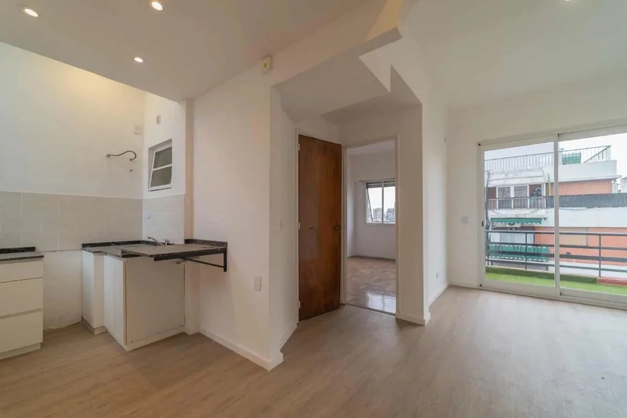 Se vende un hermoso departamento de 2 ambientes con balcón - San Telmo foto 2