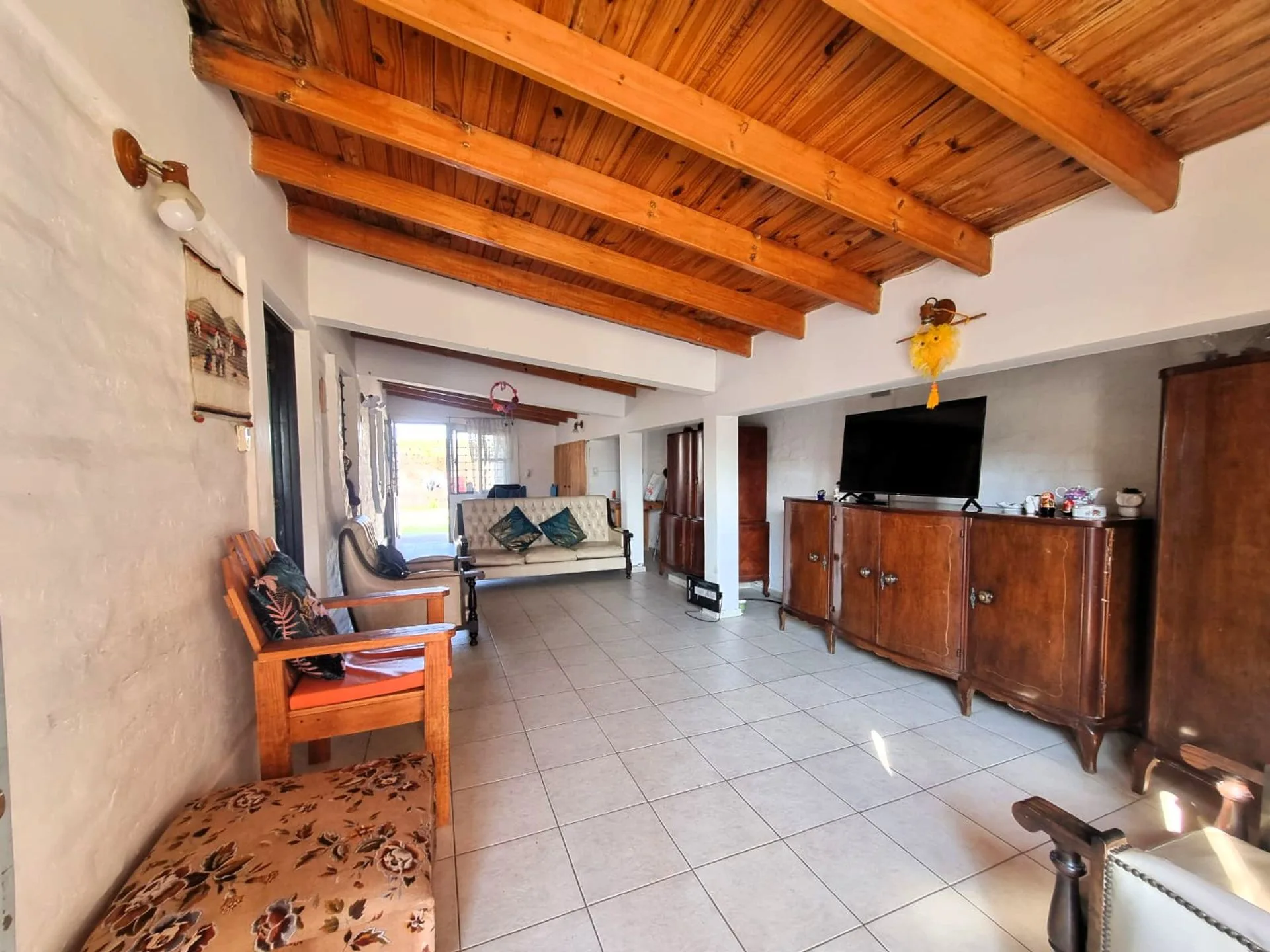 Venta casa con pileta y dpto en Las Compuertas foto 3