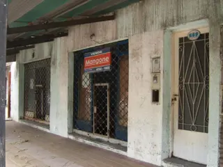 Lote 8,66 X 43 con 2 Locales y Vivienda foto 2