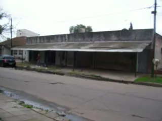 Lote 8,66 X 43 con 2 Locales y Vivienda foto 3