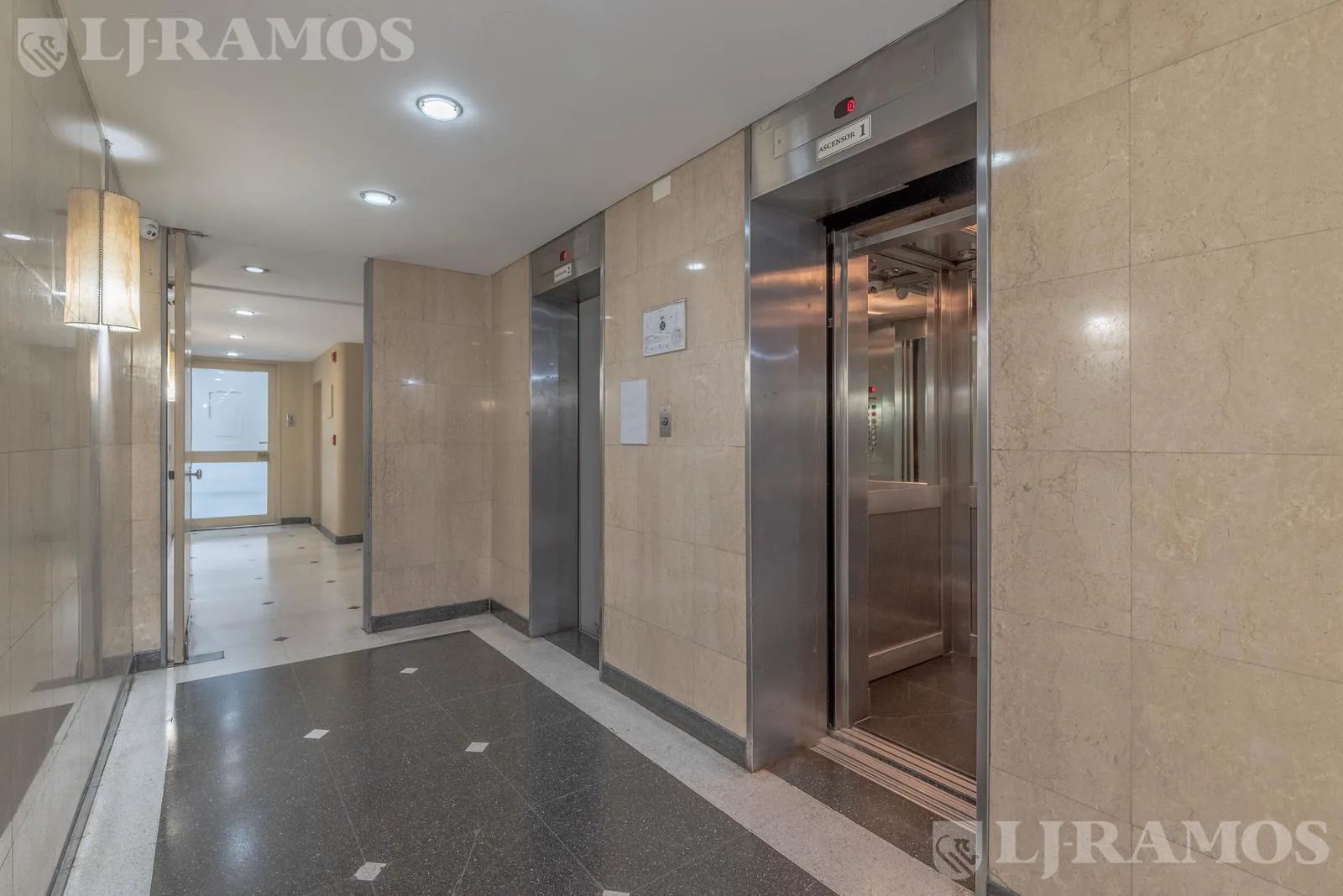 Edificio Comercial en Microcentro foto 2