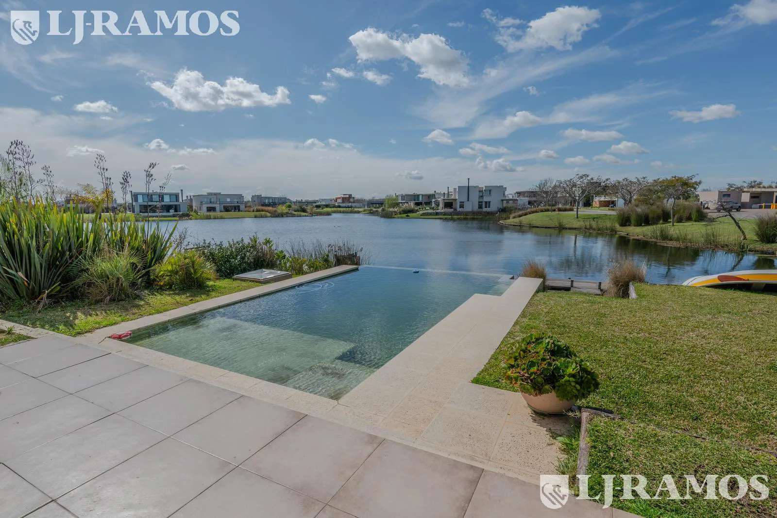 Casa al lago en Muelles - Puertos / Escobar foto 2