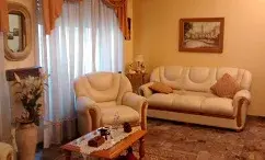 IMPORTANTE PROPIEDAD!! CASA CON BALCÓN AL FRENTE - EN 2 PLANTAS - foto 3