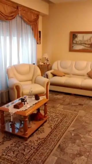 IMPORTANTE PROPIEDAD!! CASA CON BALCÓN AL FRENTE - EN 2 PLANTAS - foto 4