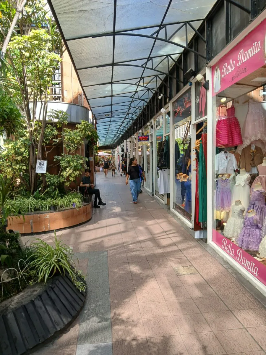 HERMOSO LOCAL 3 PLANTAS 67MTS 2 EN EL CORAZON ONCE GALERIA IMPERIAL 35 MTS AV CORRIENTES foto 3