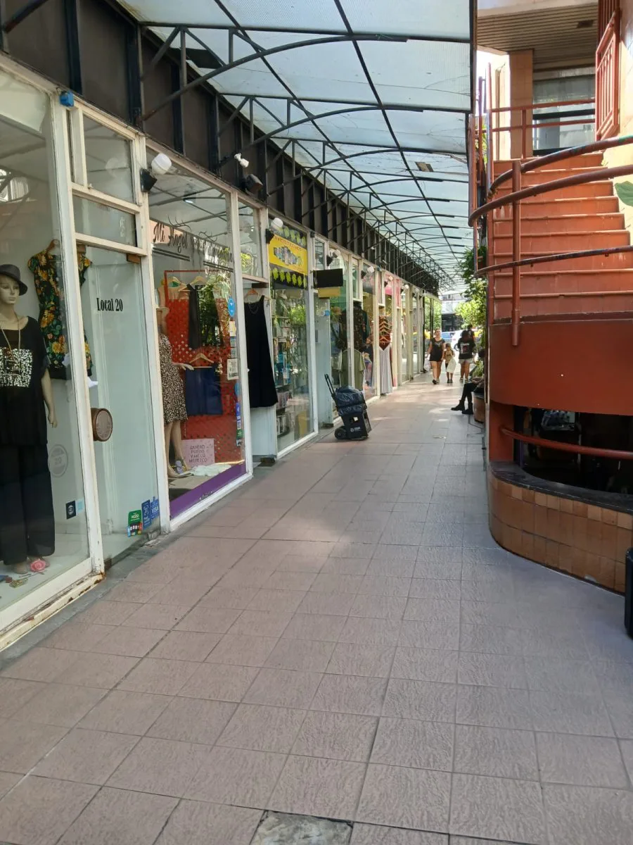HERMOSO LOCAL 3 PLANTAS 67MTS 2 EN EL CORAZON ONCE GALERIA IMPERIAL 35 MTS AV CORRIENTES foto 5