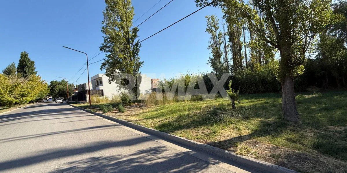 LOTE EN VENTA BARRIO CAPELLAN CIPOLLETTI foto 3