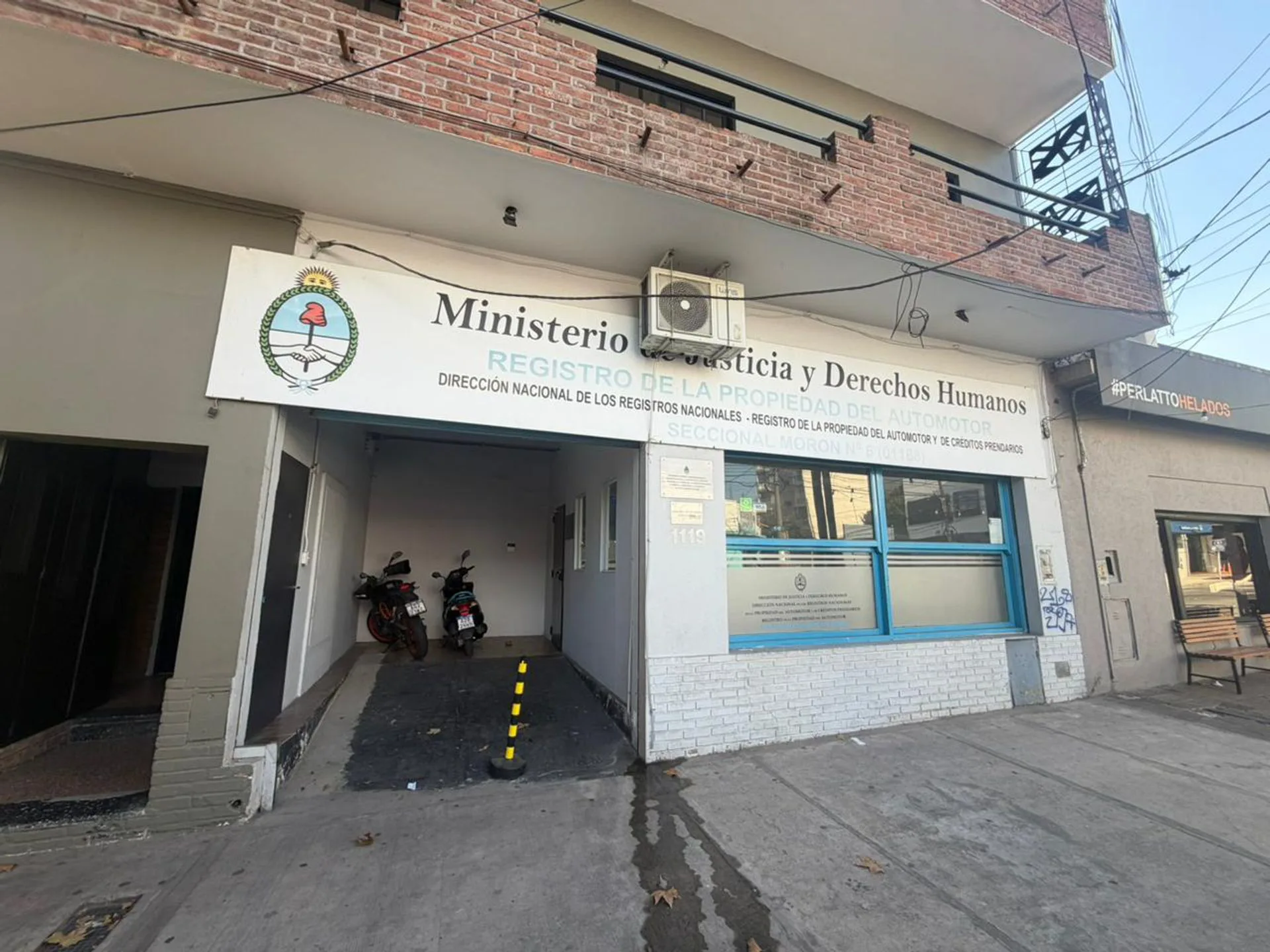 VENTA LOCAL 240 M2 MORON foto 2