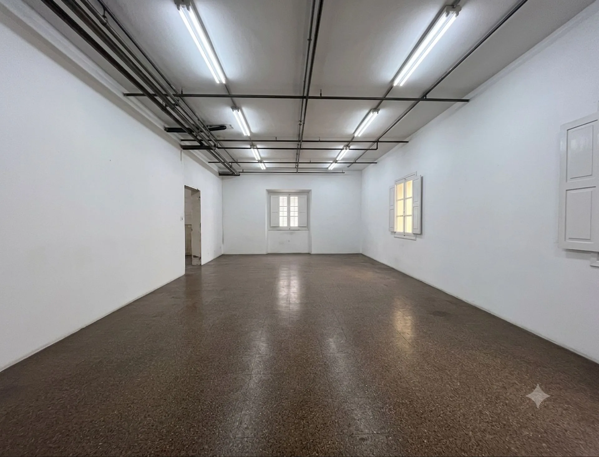 VENTA LOCAL 240 M2 MORON foto 4