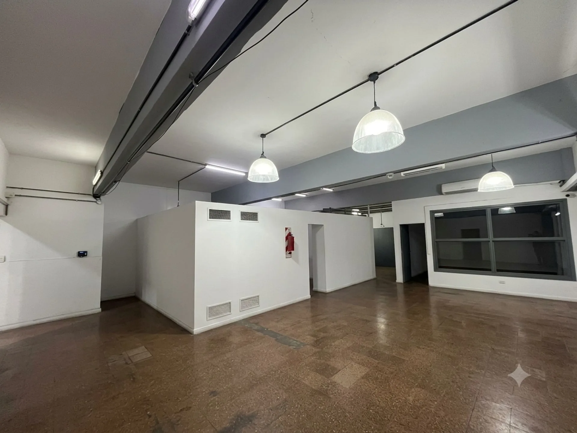 VENTA LOCAL 240 M2 MORON foto 5