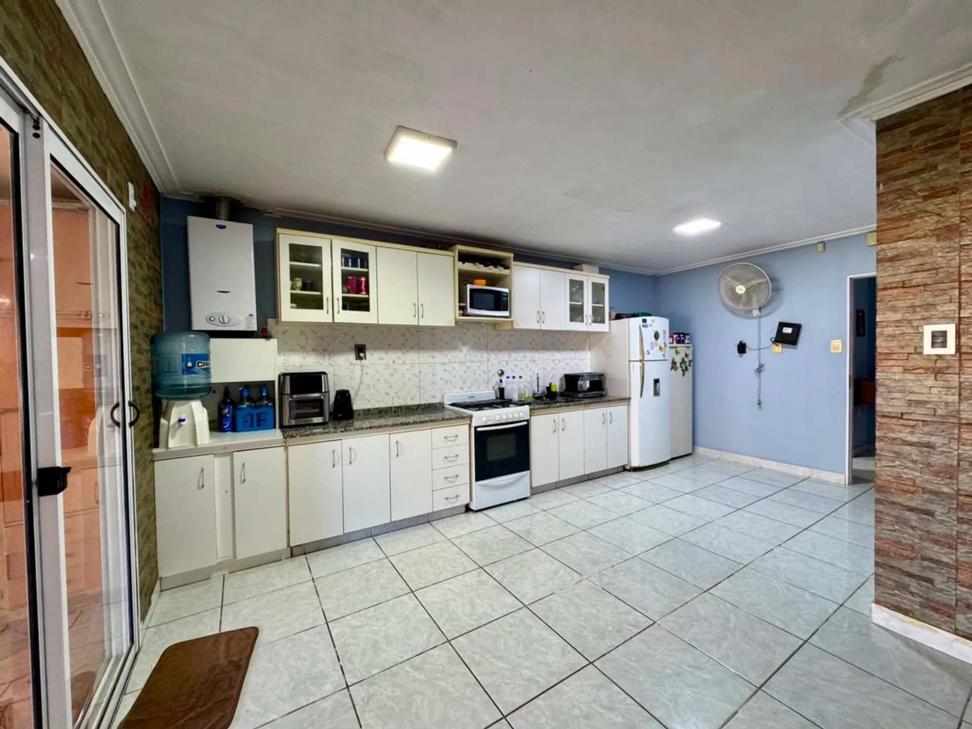 CASA EN VENTA DE 3 DORMITORIOS,COCHERA Y PATIO foto 5