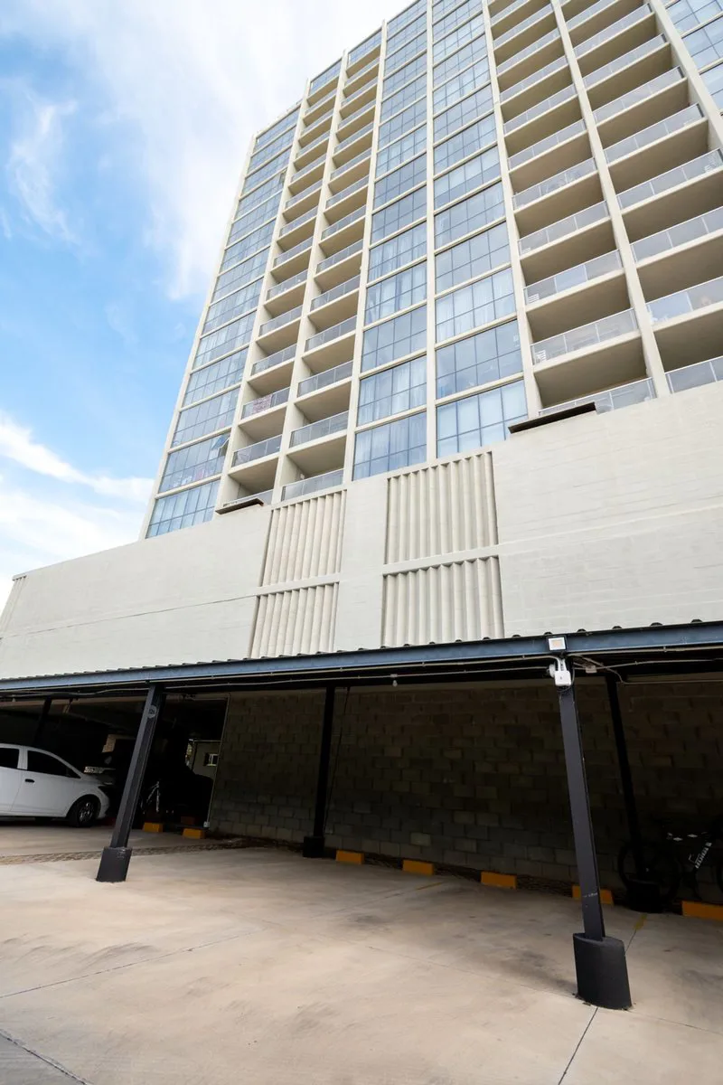 VENTA COCHERA EN PLANTA BAJA- GARDEN INN TORRE 1 foto 2