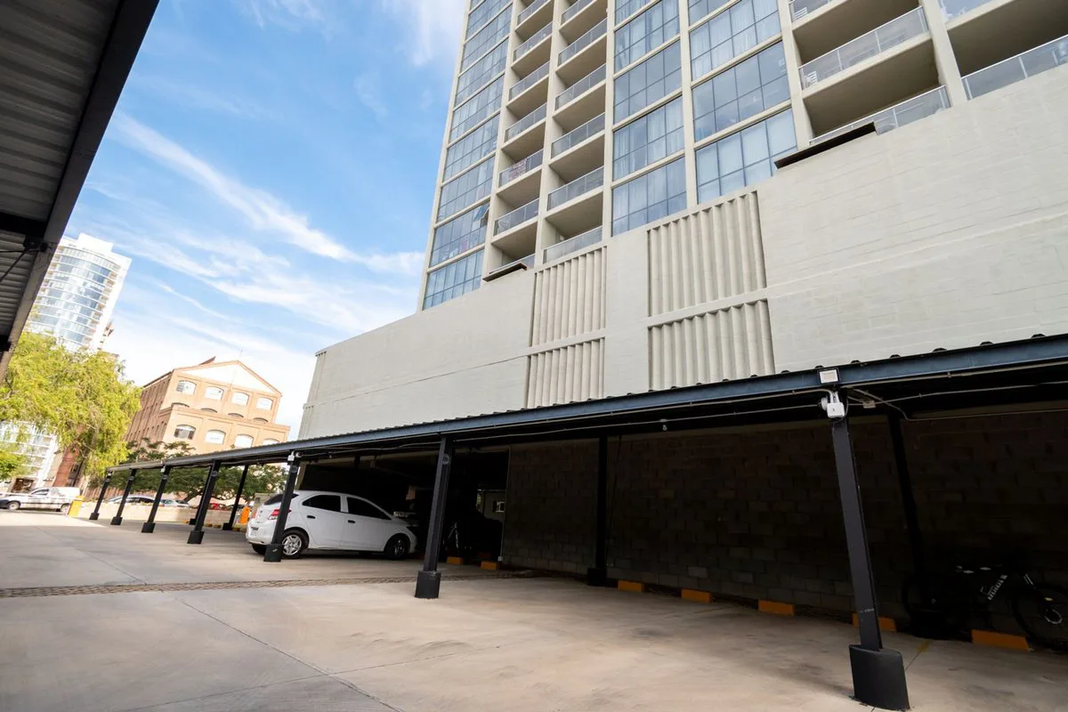 VENTA COCHERA EN PLANTA BAJA- GARDEN INN TORRE 1 foto 3