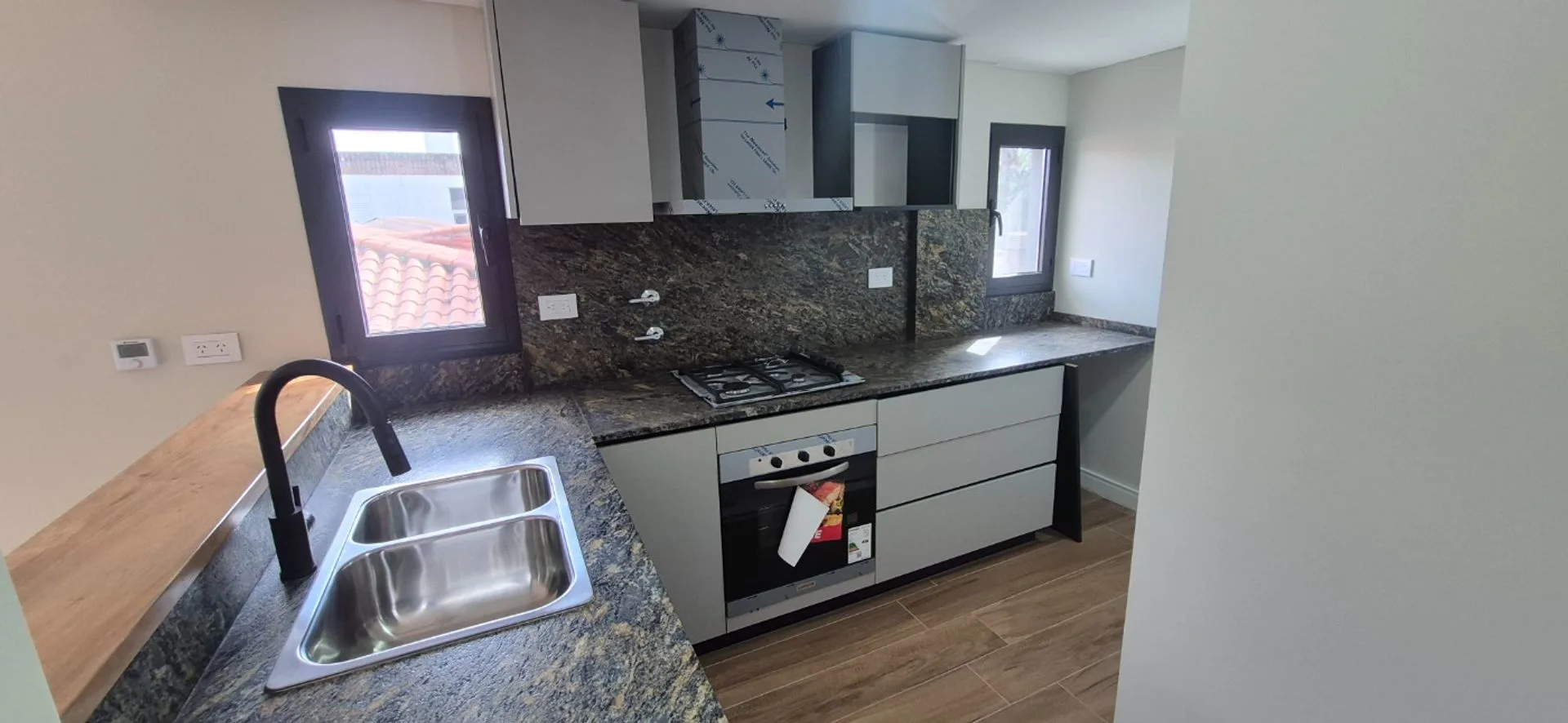 En Venta Semipiso Dos Dormitorios A Estrenar foto 3