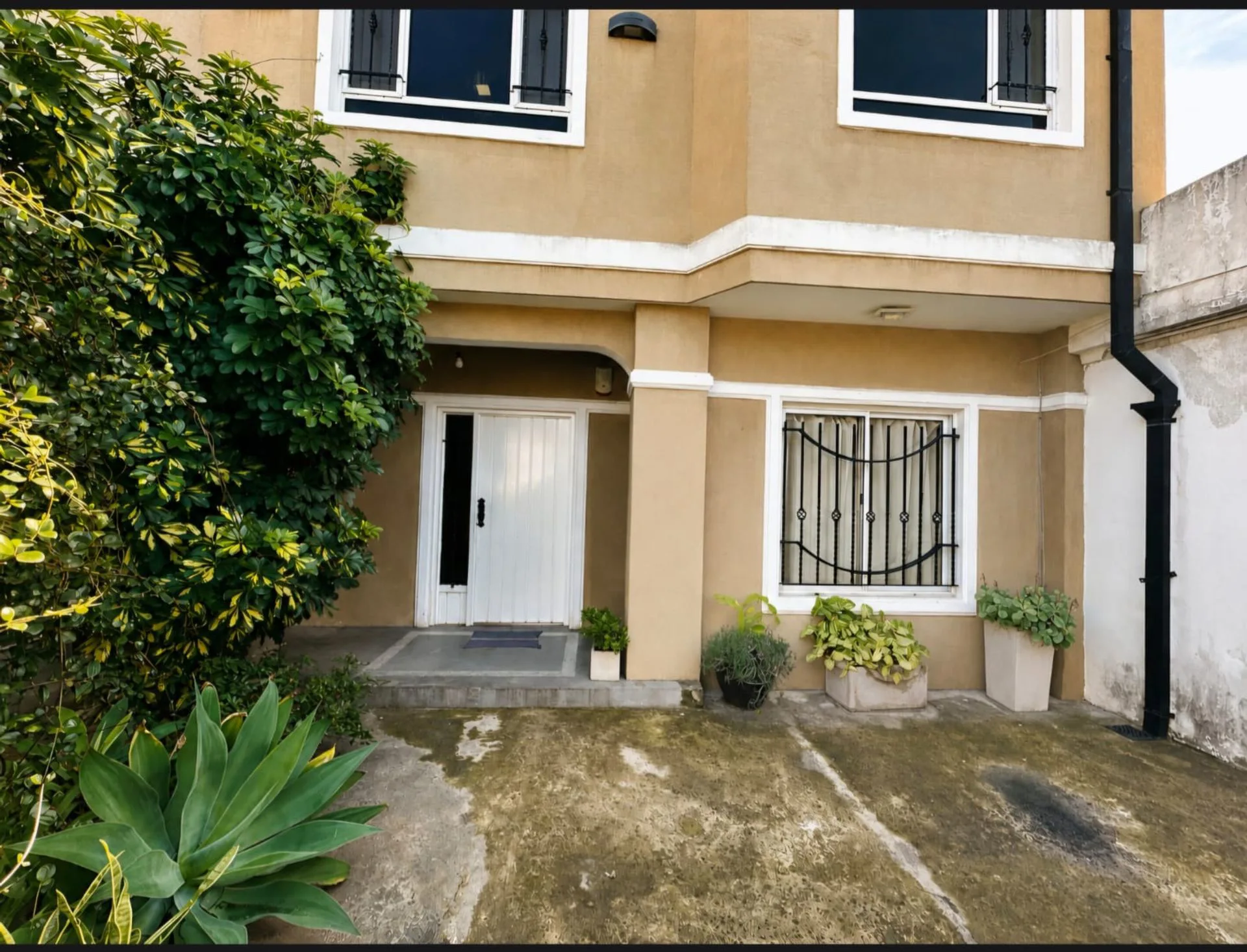VENTA CASA 5 AMBIENTES EN VILLA LUZURIAGA foto 2