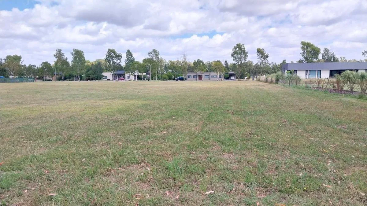 Venta de lote en Country Campos de Roca II, foto 2