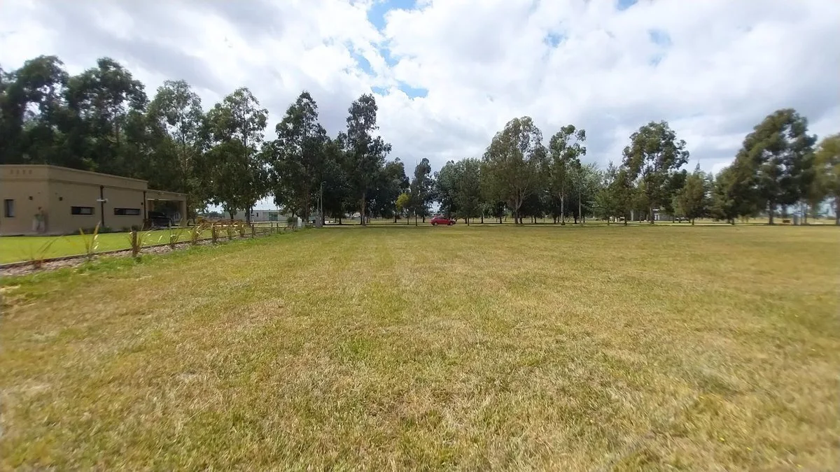 Venta de lote en Country Campos de Roca II, foto 3