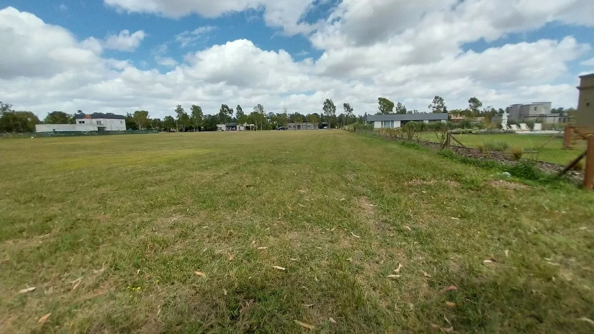 Venta de lote en Country Campos de Roca II, foto 4