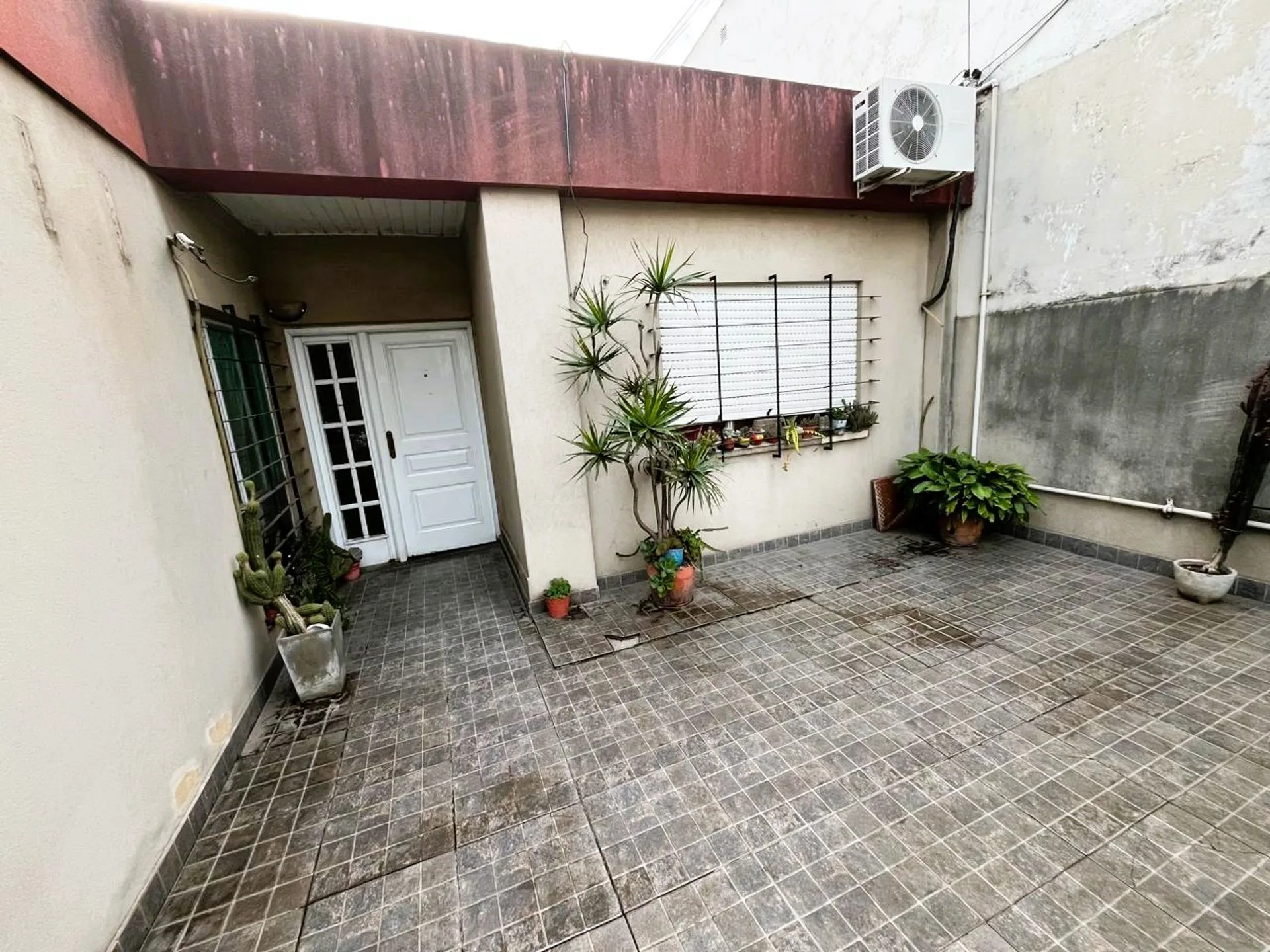 Se vende amplia casa sobre importante avenida foto 2