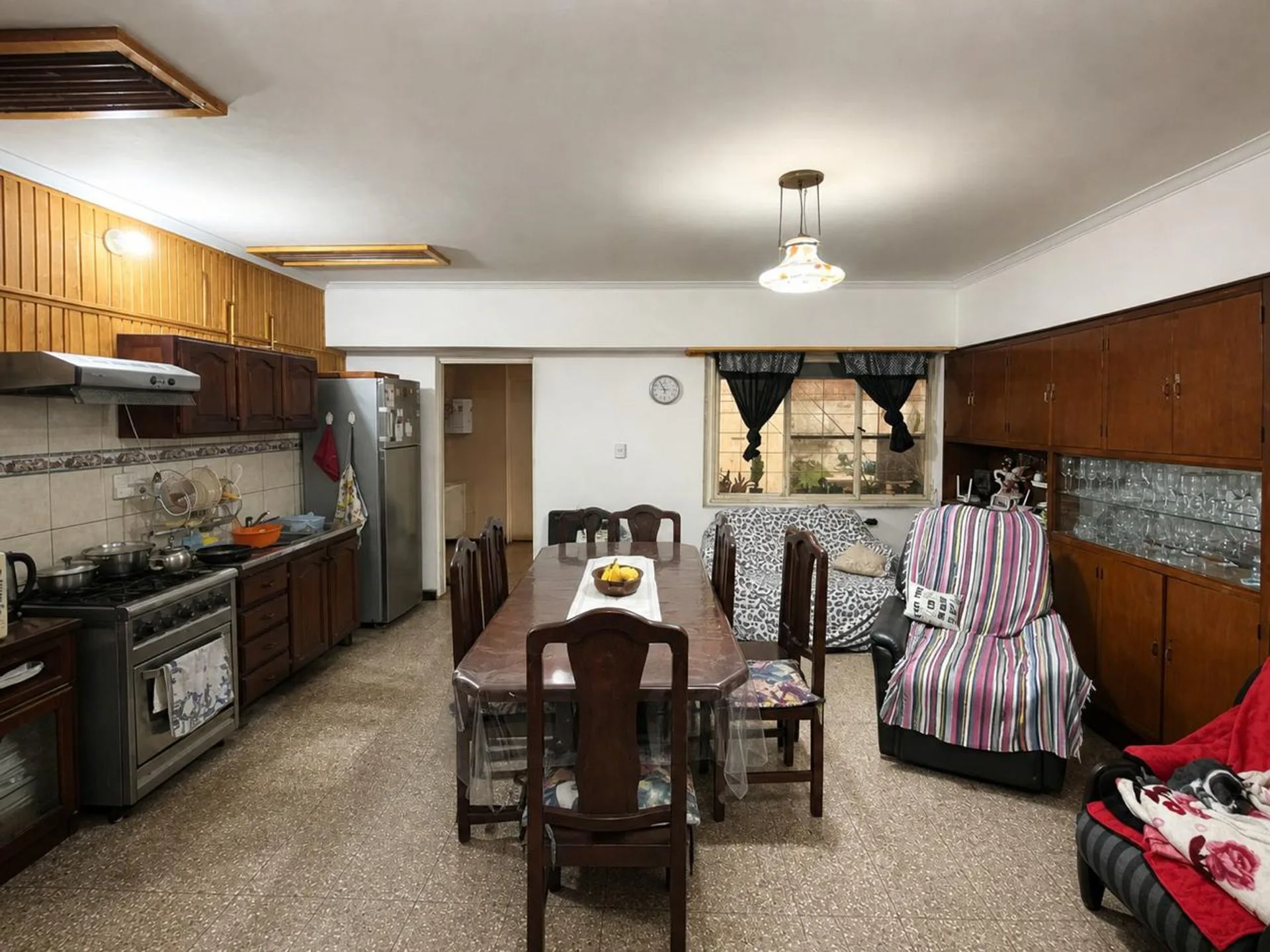 Se vende amplia casa sobre importante avenida foto 4