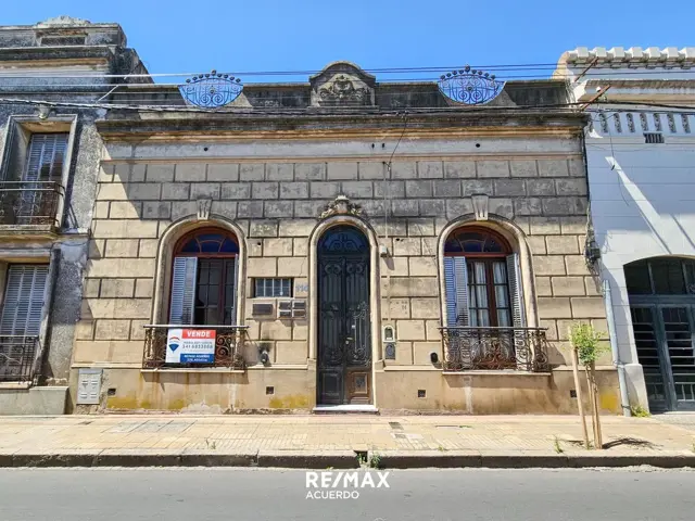 VENTA CASA 4 DORMI CENTRICA SAN NICOLAS APTA C.
