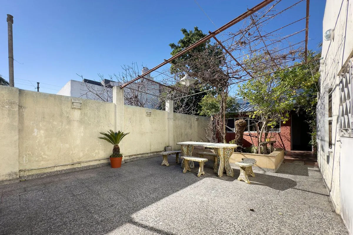 VENTA CASA 5 AMB MORON SUR foto 2